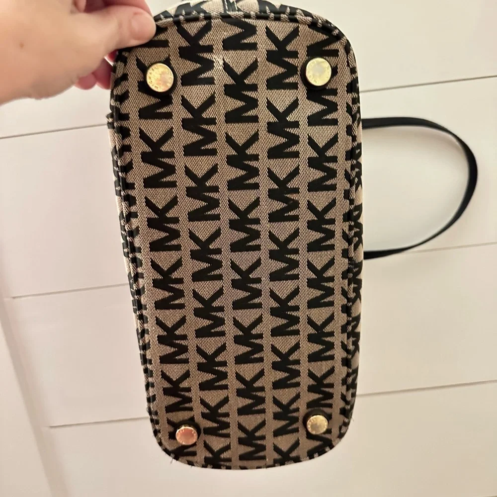 MICHEAL KORS Jet set black-tan medium logo  signature print tote shoulder bag